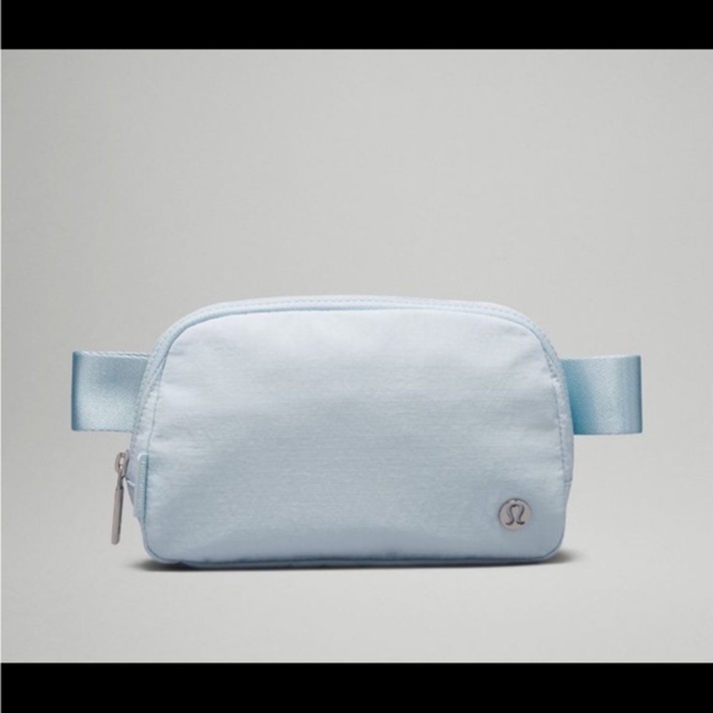 🍋LULULEMON ATHLETICA | Everywhere‎ Belt Bag in Powder Blue